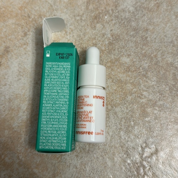 innisfree Green Tea Enzyme Vitamin C Brightening Serum - Picture 3 of 3